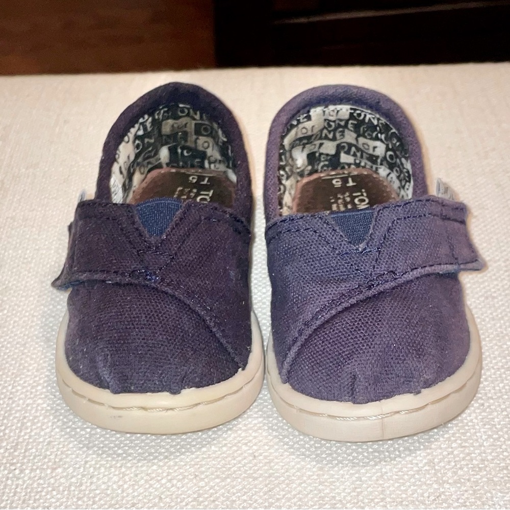 Navy Toms